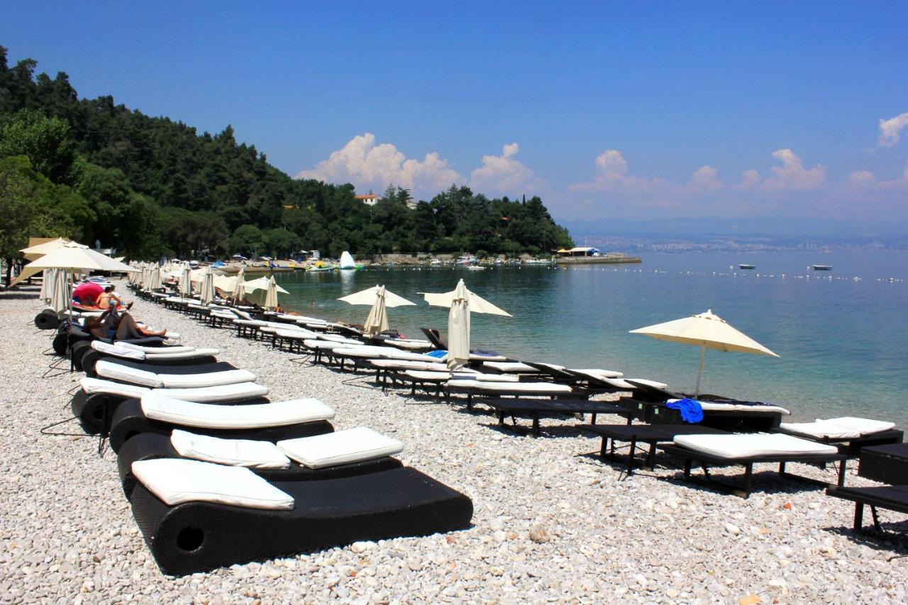 Apartments By The Sea Medveja, Opatija - 7720 ลอฟราน ภายนอก รูปภาพ