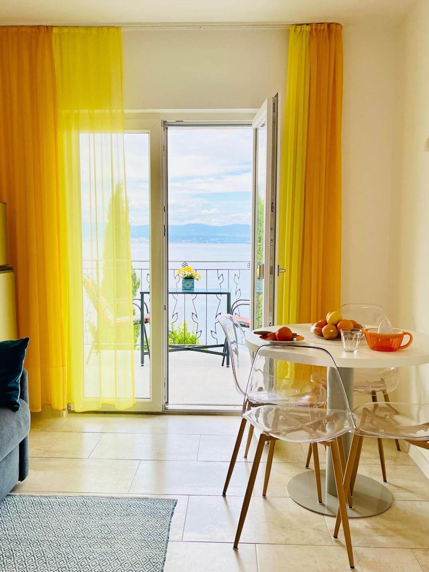 Apartments By The Sea Medveja, Opatija - 7720 ลอฟราน ภายนอก รูปภาพ